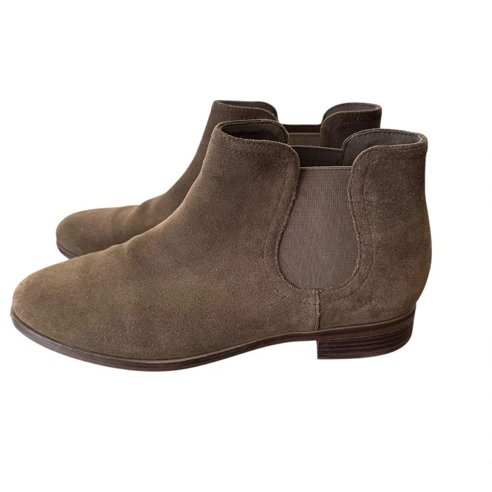 Clark’s Ultimate Comfort‎ Collection size 9M Olive Green Suede Mid Boots Booties